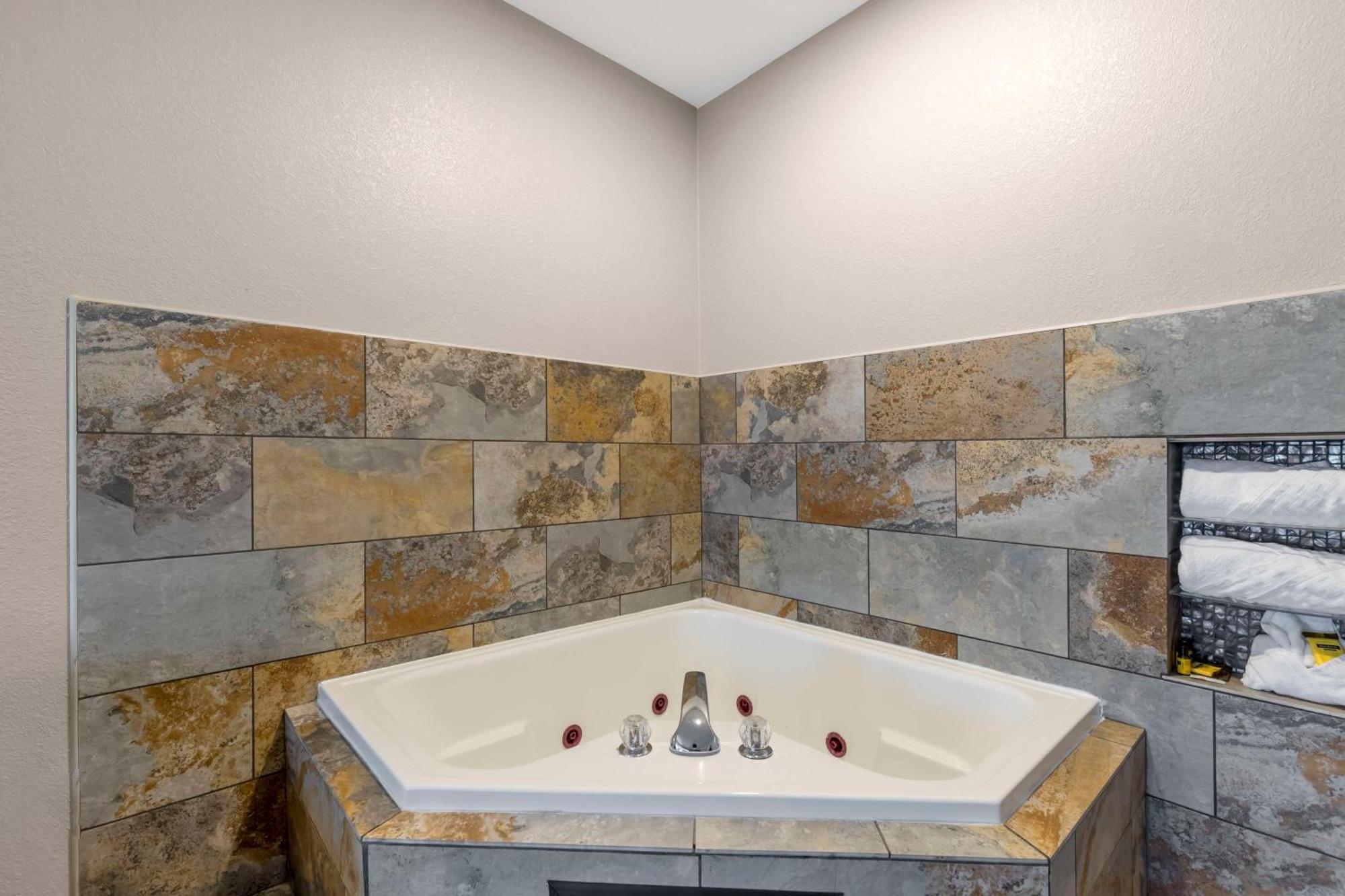 Best Western Plus Des Moines West Inn & Suites Clive Dış mekan fotoğraf